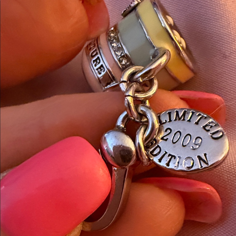 2009 Juicy couture 1.5” Hot Chocolate limited edition Cup charm - Picture 2 of 3